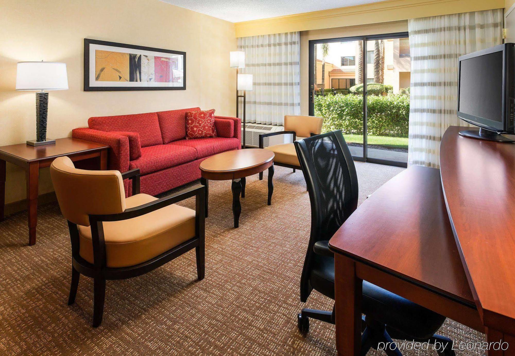 Courtyard Tucson Airport Hotell Exteriör bild